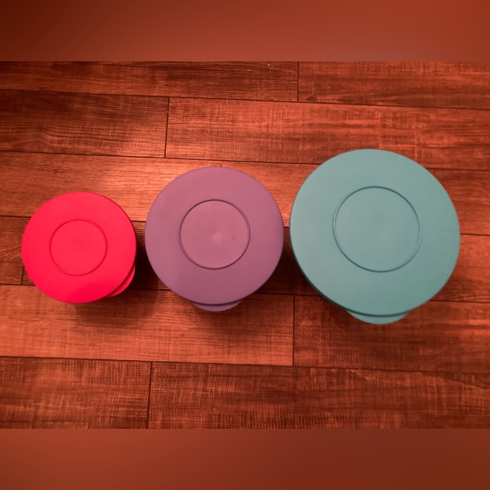 Tupperware set of bowls